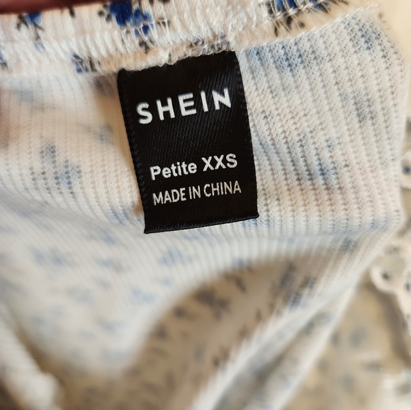 SHEIN - Fitted Floral Dress - Picture 2 of 2